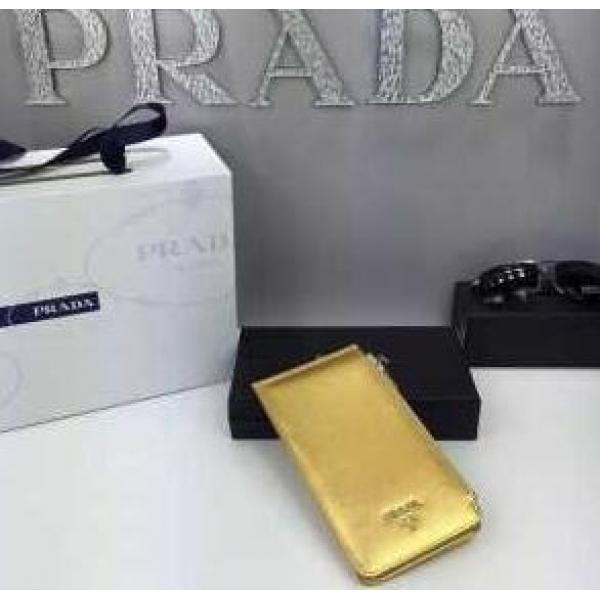 安心感のある　秋冬 PRADA プラダ 収納できる　カードケ...