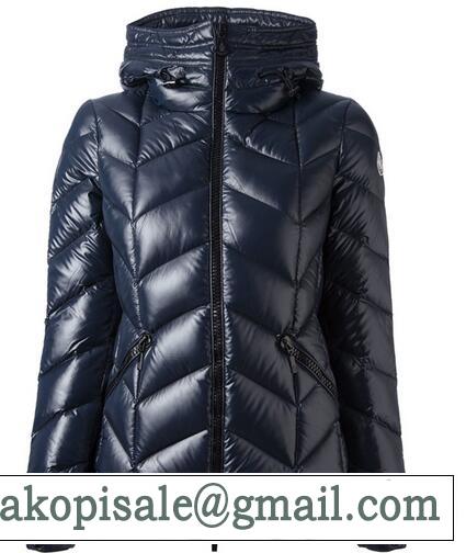 シンプルなデザイン　MONCLER モンクレール　快適に ダウンコート.