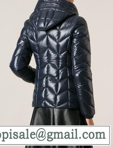シンプルなデザイン　MONCLER モンクレール　快適に ダウンコート.