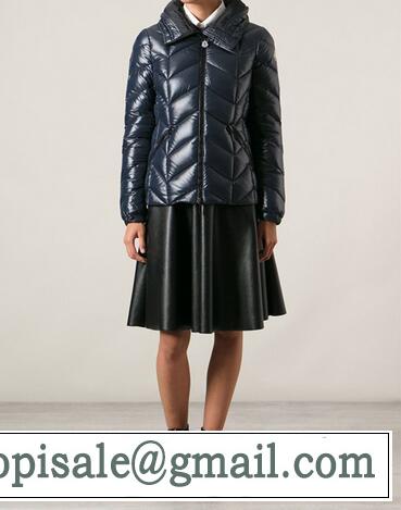 シンプルなデザイン　MONCLER モンクレール　快適に ダウンコート.