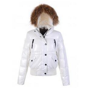存在感のある一着モンクレール激安のダウンジャケット　MONCLER　フード付の超美品　レデイース　女性　ホワイト_モンクレール MONCLER_ブランド コピー 激安(日本最大級)