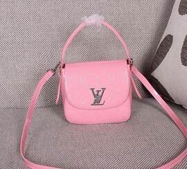 ピンク色で可愛い感じを与えるルイヴィトンレデイース用の3WAYSミニバッグ_ルイ ヴィトン LOUIS VUITTON_ブランド コピー 激安(日本最大級)