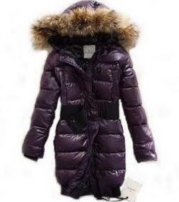 保温性と軽快性が高いモンクレール コピー　MONCLER女性用のフード付きのダウンコート_モンクレール MONCLER_ブランド コピー 激安(日本最大級)