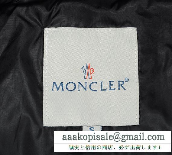 保温効果は抜群なモンクレールMONCLER レデイース用のフード付きの黒いダウンコート