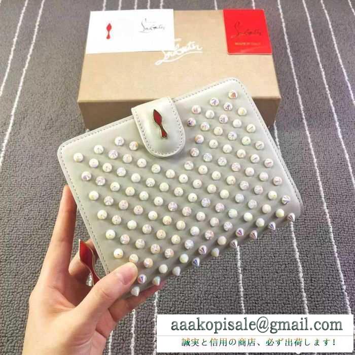 HOTお買い得ルブタン財布新作二つ折り財布パロススパイクスChristian louboutin paros spikes