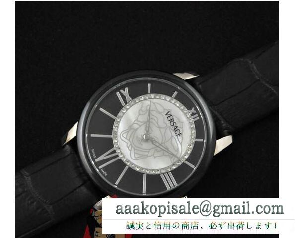 高級感溢れるヴェルサーチ、Versaceの黒い腕時計