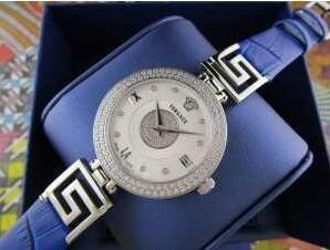 女性らしい印象を与えるヴェルサーチ、Versaceの腕時計_...