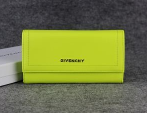 上質　美品　GIVENCHY　ジバンシィ　レディース　フラップ財布　長財布　グリーン