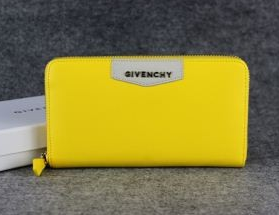 大人の雰囲気漂う長財布　GIVENCHY　ジバンシィ　レディ...