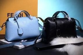 永遠の定番モデルのフェンディ、Fendiの有名人の愛用品の黒と青のレディースハンドバッグ_フェンディ FENDI_ブランド コピー 激安(日本最大級)