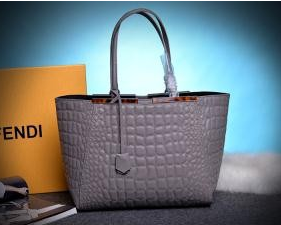 大人気アイテム　FENDI　フェンデイ　レディース　トートバ...