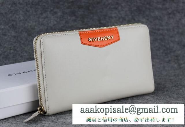 乙女ごころをくすぐるジバンシィ、Givenchyのベージュレディース長財布