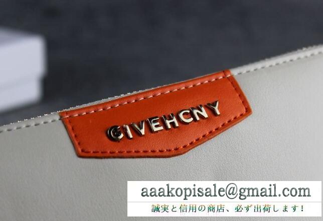 乙女ごころをくすぐるジバンシィ、Givenchyのベージュレディース長財布