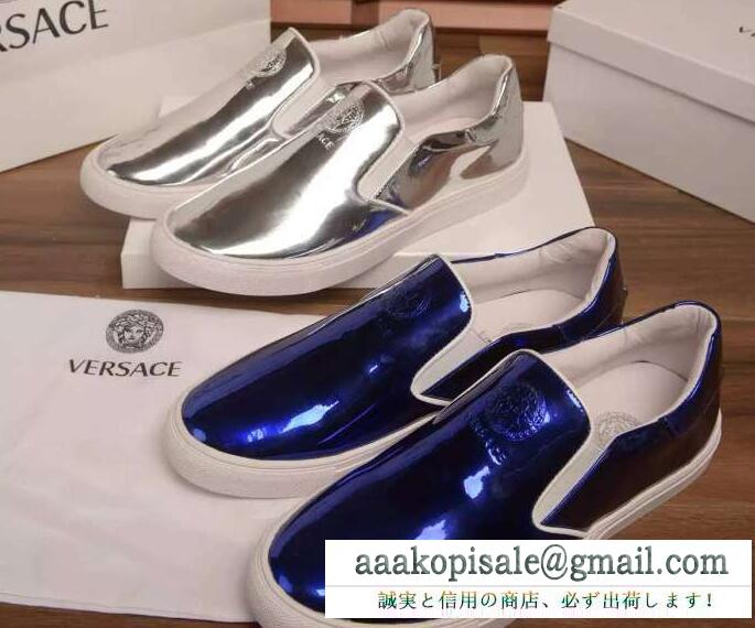 光沢感があるオシャレなバロックスリップオン ヴェルサーチ コピー 人気 スニーカー メンズ versace シルバーとブルーの2色選択可能 カジュアルシューズ