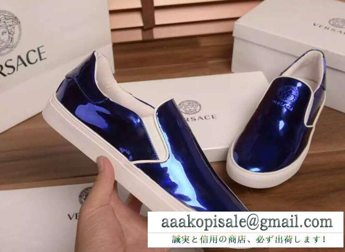 光沢感があるオシャレなバロックスリップオン ヴェルサーチ コピー 人気 スニーカー メンズ versace シルバーとブルーの2色選択可能 カジュアルシューズ