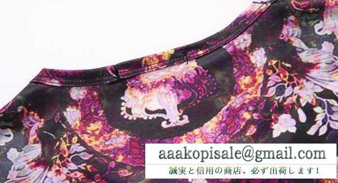 花模様のVERSACE ヴェルサーチ メンズクルーネックtシャツ 半袖 レッドとブルーの2色選択可能 激安大特価大人気