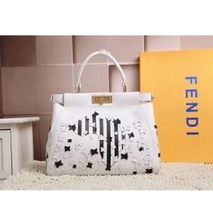 上品なFENDI 　フェンディバッグ レディース　季節感たっぷりのファスナーポケット付きバッグ_フェンディ FENDI_ブランド コピー 激安(日本最大級)