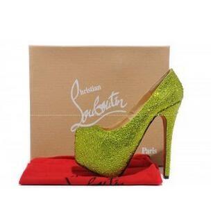 マットな質感　CHRISTIAN LOUBOUTIN 　安定...