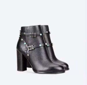 上質ヴァレンティノコピーレディースショートブーツ VALENTINO ROCKSTUD ROLLING BOOTIE ストラップ