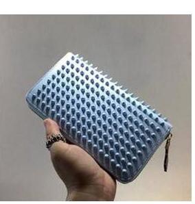 個性的な色合い　Christian Louboutin クリスチャンルブタン PANETTONE WALLET スパイクスタッズ レザー長財布　ライトブルー_クリスチャンルブタン CHRISTIAN LOUBOUTIN_ブランド コピー 激安(日本最大級)