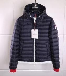 スポーティーなモンクレールメンズダウンジャケットMONCLER フード付き ダウンアウターリブ袖 防風