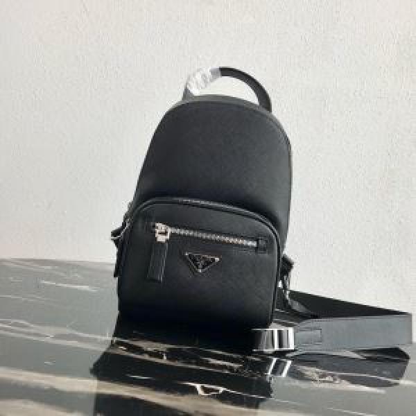 夏の大人カジュアルスタイル レディースバッグ プラダ2019年最新ファッション PRADA リラックス感のあるゆったり_プラダ レディースバッグ_バッグ レディース_スーパーコピーブランド激安通販 専門店  