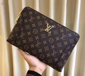 リアルなヴィンテージ感がたまらないポーチ4色可選ルイ ヴィトン LOUIS VUITTON2018最新入荷_ルイ ヴィトン LOUIS VUITTON_ブランド コピー 激安(日本最大級)