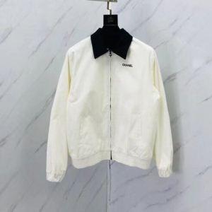 今一番熱いジャケットコピー日本未入荷ホワイトのブルゾンジャケットロゴ付き