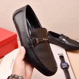 個性的なアイテム 数量限定特売品 FERRAGAMO サルヴ...