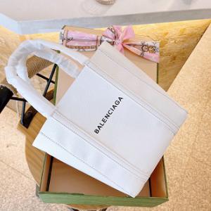 数量限定Balenciaga mini tote バレンシアガ バッグ コピー レディース 白のスタイリング 清楚な雰囲気