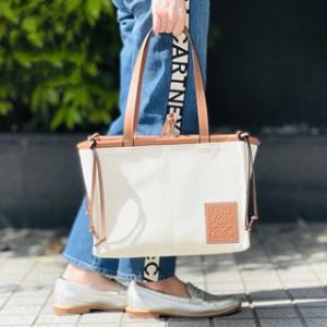 今年の人気が急上昇LOEWE ロエベ レディース クッション...