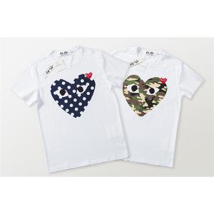 クローゼットに常備したい着痩せアイテム COMME des GARCONS 白を基調としておりtシャツ