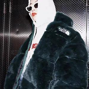 早速秋冬のトレンド登場 Supreme × THE NORTH FACE スーパーコピーダウンジャケット 都会的な雰囲気