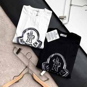 MONCLER ホワイトと、ブラックの２色展開 ｔシャツ コ...