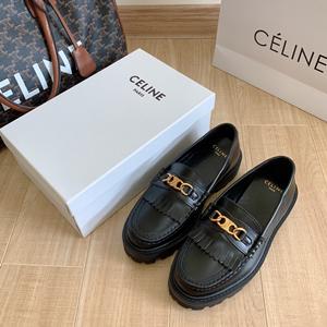 大人らしく履きこなすことが魅力 CELINE セリーヌ偽物シューズ ベーシックデザイン レディース用 脱ぎ履きしやすい