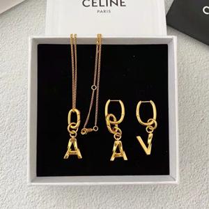 最新2022使い勝手の良い CELINE セリーヌ偽物ネックレス+ピアス シンプルなデザイン デキる人の雰囲気を醸し出し