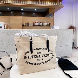 目を惹く丁度いいサイズ感実用的BOTTEGA VENETAシ...