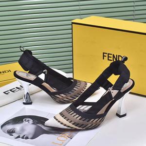 上品で洗練されたルックス 美品FENDI偽物 フェンディサンダル フェミニンなデザイン ヒール5.5/8.5cm 3色展開
