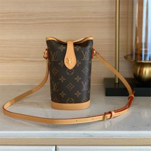 秋冬におしゃれな着こなし ルイ ヴィトン LOUIS VUITTON 斜め掛けバッグ 2色可選 寒い冬にぜひ取り入れたい_ルイ ヴィトン LOUIS VUITTON_ブランド コピー 激安(日本最大級)