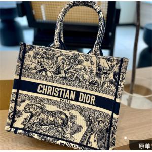 Dior 新作 book toteショッピングバッグ ディオールトートバッグコピー海外セレブ愛用大容量通勤スタイル