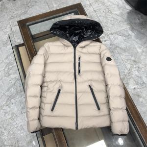 上品な輝きを放つ形 モンクレール MONCLER ダウンジャ...