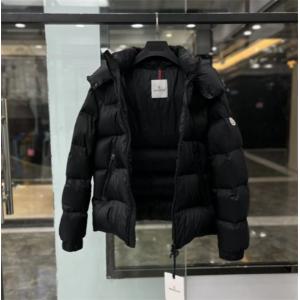 数量限定大得価 MONCLER モンクレール 秋冬 風も通さ...