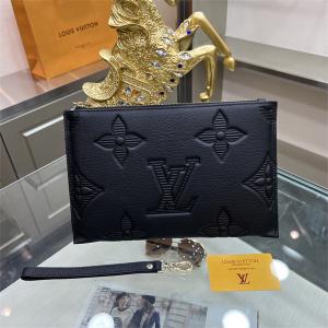 2019年秋冬最新のトレンド ルイ ヴィトン この秋トレンドに合わせる着こなし LOUIS VUITTON ポーチ おしゃれなスタイリングが簡単に叶える_ルイ ヴィトン LOUIS VUITTON_ブランド コピー 激安(日本最大級)