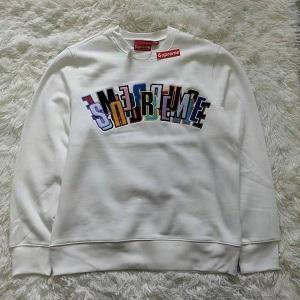 Supreme Stacked Crewneck 注目される...