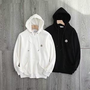 大人のカジュアルスタイル モンクレール MONCLER トレ...