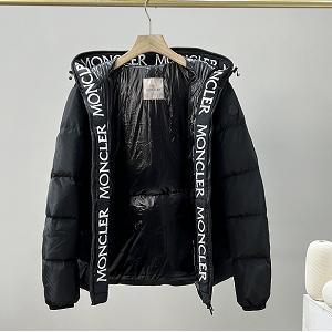 MONCLER モンクレール ダウンジャケット ややカジュア...