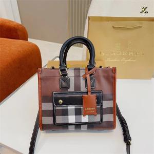 バーバリーファッションに取り入れよう  BURBERRY 2...