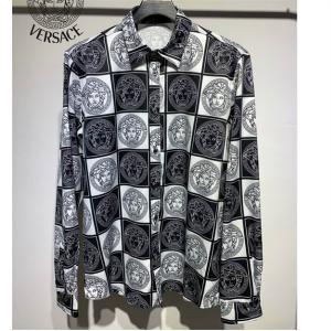 カジュアルもある絶妙な雰囲気 長袖 /ロンT/ロングT/ロングTシャツ 春夏は継続系のトレンド ヴェルサーチVERSACE_ヴェルサーチ VERSACE_ブランド コピー 激安(日本最大級)