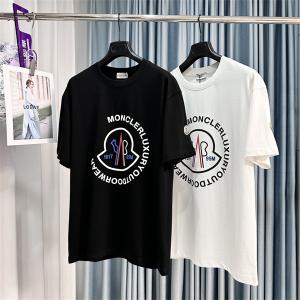 モンクレール春夏流行する MONCLER セレブが今シーズン手に入れ 半袖Tシャツ 春夏新作を一気見せ 大人っぽい雰囲気に_モンクレール MONCLER_ブランド コピー 激安(日本最大級)