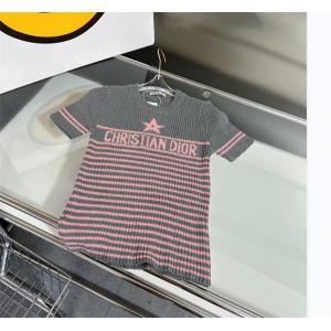 ファッション感度の高さをアピールするDIOR 半袖ｔシャツレ...